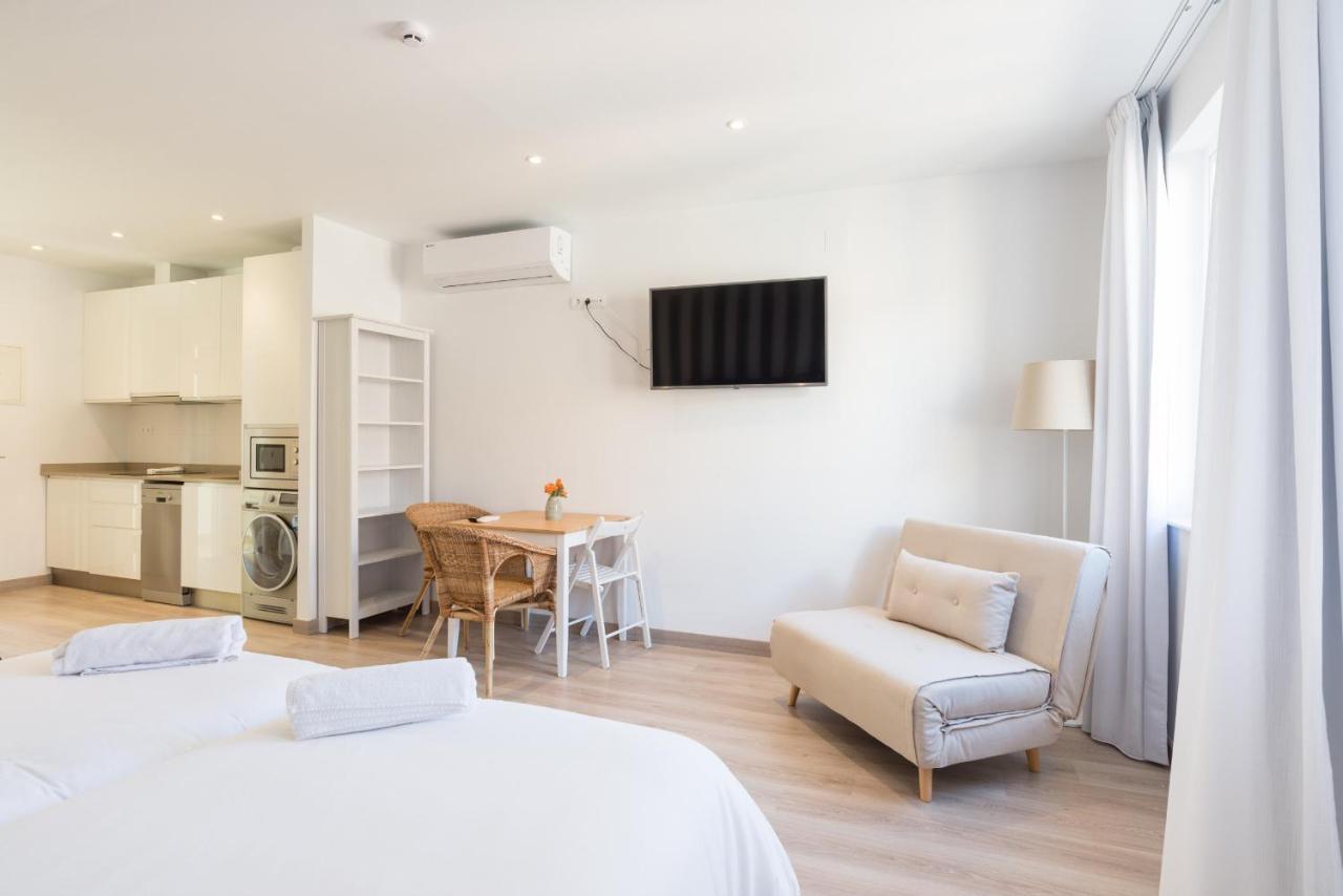 Ferienwohnung Urbe10 Atarazanas Premium Loft 4 Málaga Exterior foto