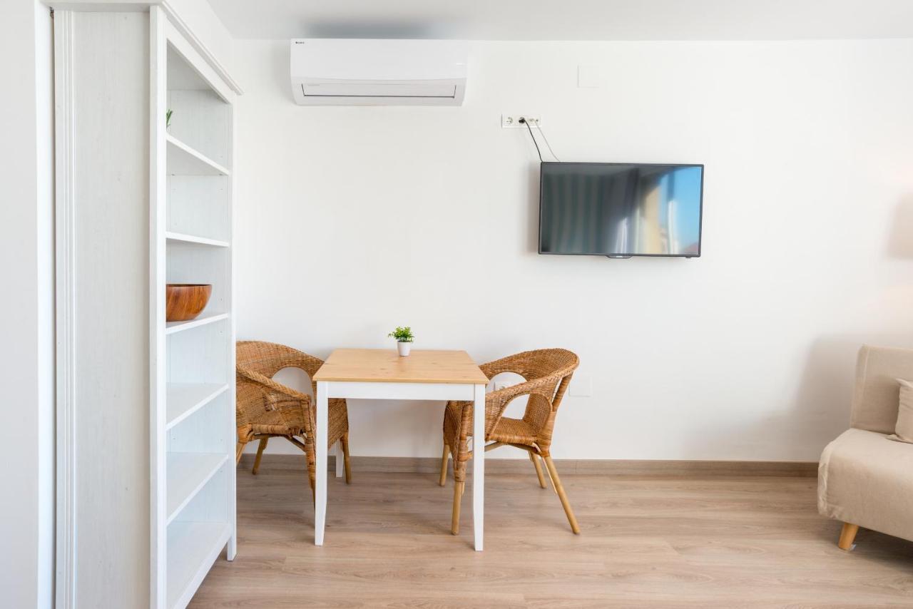 Ferienwohnung Urbe10 Atarazanas Premium Loft 4 Málaga Exterior foto