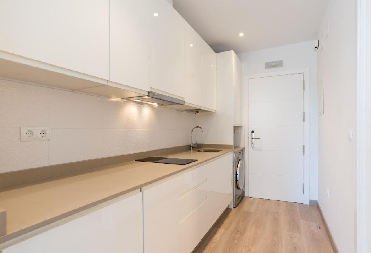 Ferienwohnung Urbe10 Atarazanas Premium Loft 4 Málaga Exterior foto