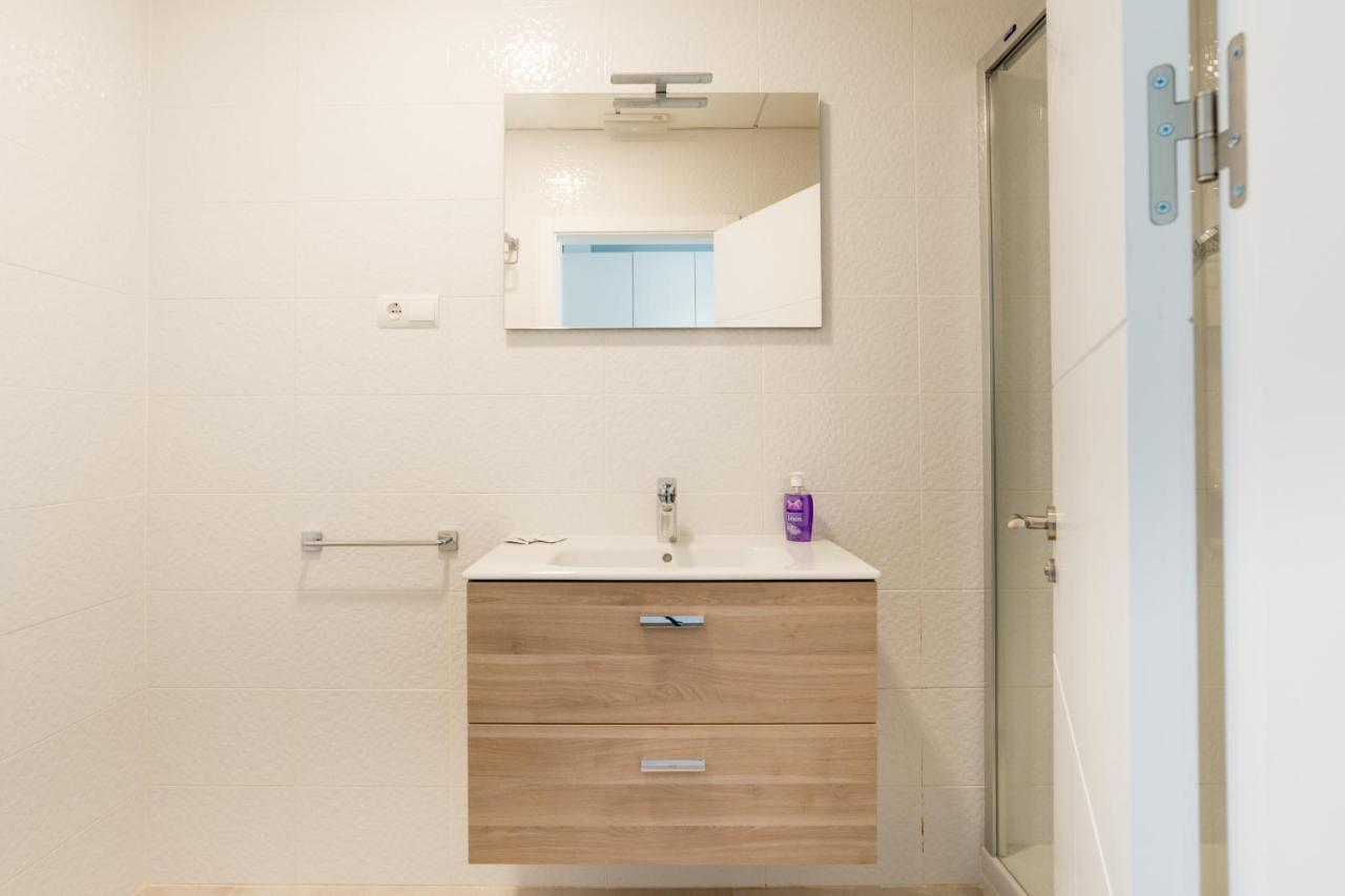 Ferienwohnung Urbe10 Atarazanas Premium Loft 4 Málaga Exterior foto