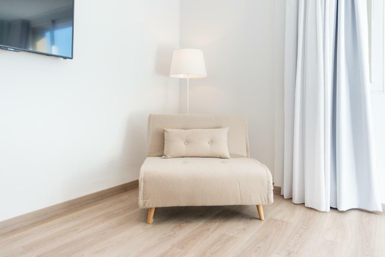 Ferienwohnung Urbe10 Atarazanas Premium Loft 4 Málaga Exterior foto