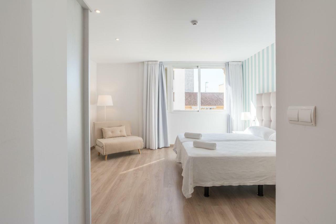 Ferienwohnung Urbe10 Atarazanas Premium Loft 4 Málaga Exterior foto