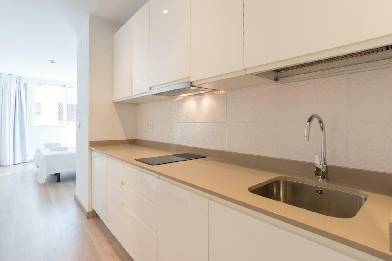 Ferienwohnung Urbe10 Atarazanas Premium Loft 4 Málaga Exterior foto